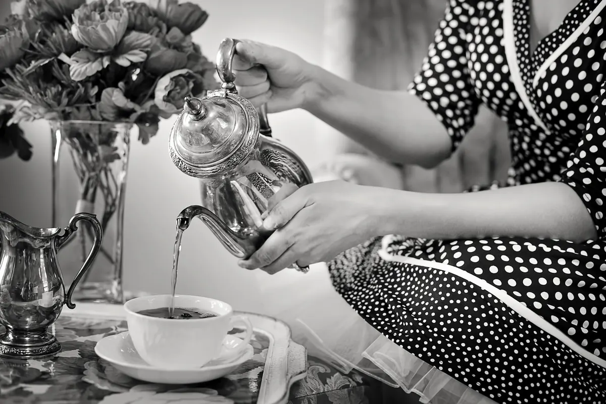 British Tea Time Etiquette: A Beginner's Guide to Afternoon Tea